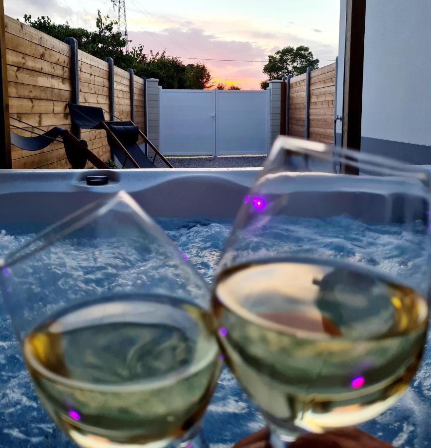 A Fleur De Spa : Maison Chaleureuse Avec Spa Privatif Et Billard. Coulogne Zewnętrze zdjęcie